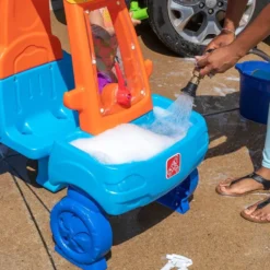 Car Wash Splash Center™ - 13 Piece Water Play Table