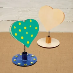 Colorations® Father’s Day Heart Note Holder Craft Kit - Makes 12 Crafts