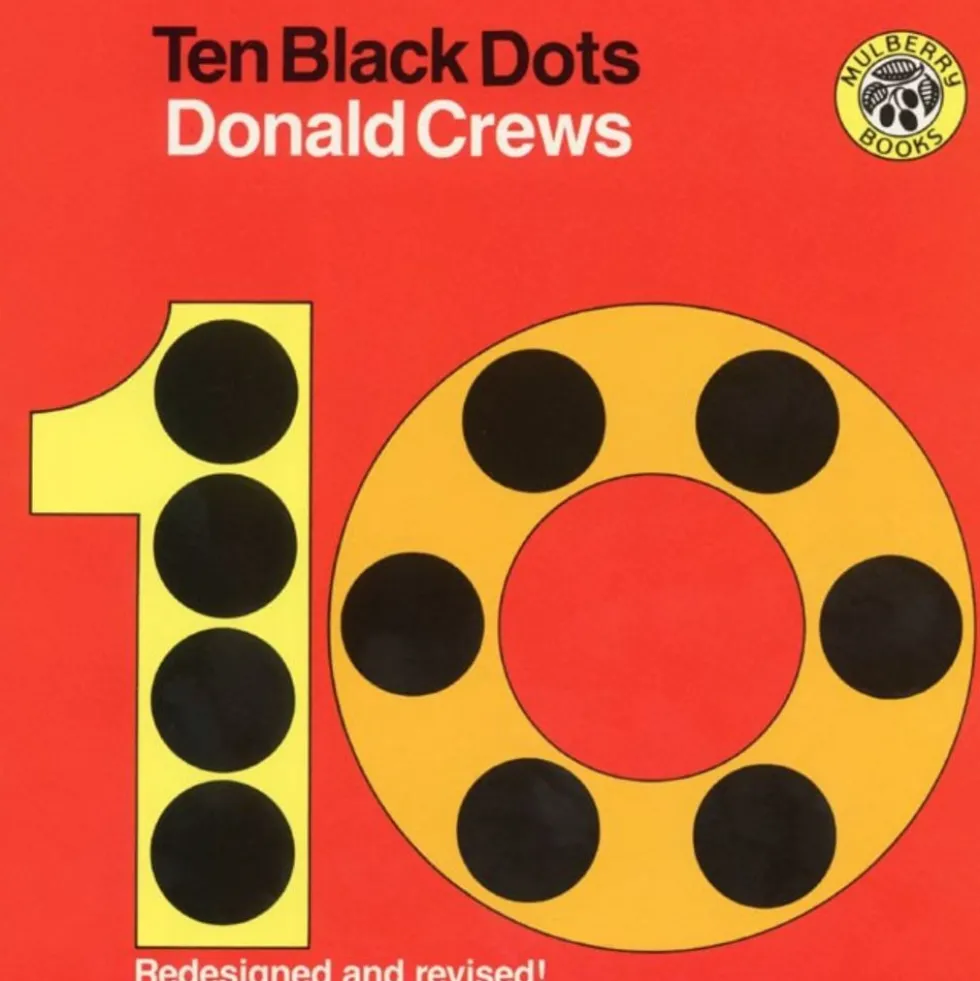 Ten Black Dots - Paperback Book